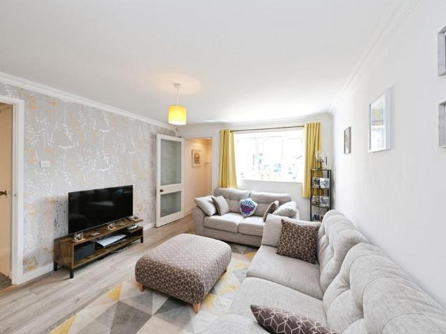 1 bedroom maisonette for sale