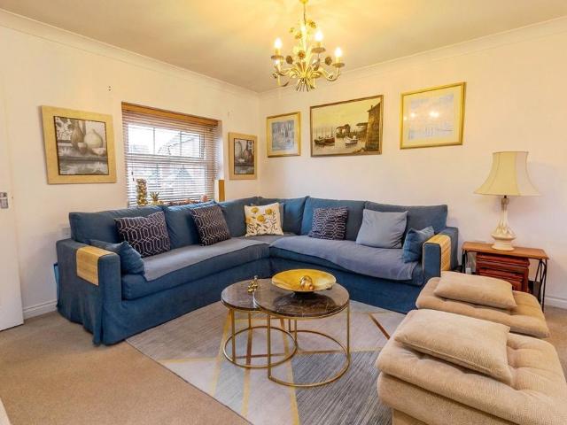 1 bedroom maisonette for sale