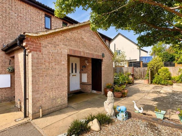1 bedroom maisonette for sale