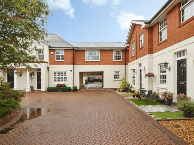 1 bedroom maisonette for sale