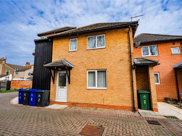 1 bedroom maisonette for sale
