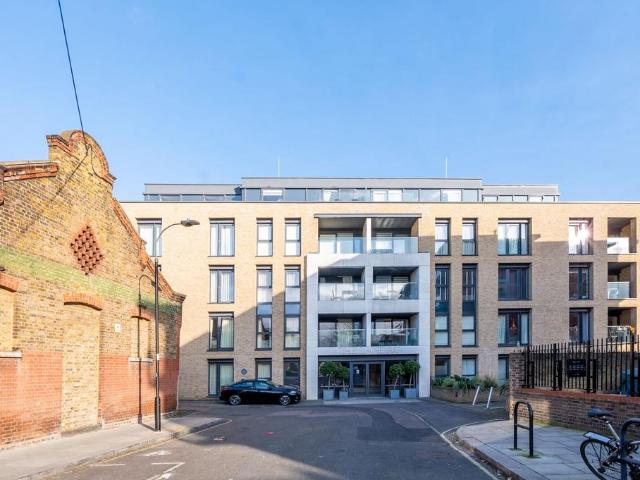 1 bedroom maisonette for sale