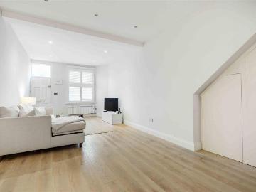 1 bedroom maisonette for sale