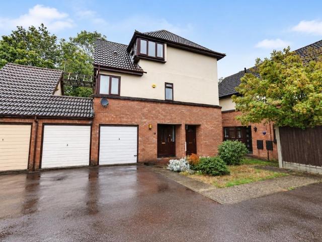 1 bedroom maisonette for sale
