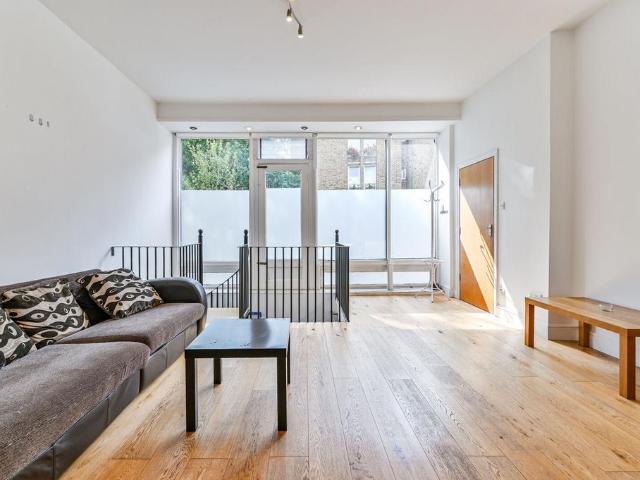 1 bedroom maisonette for sale