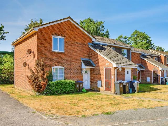 1 bedroom maisonette for sale