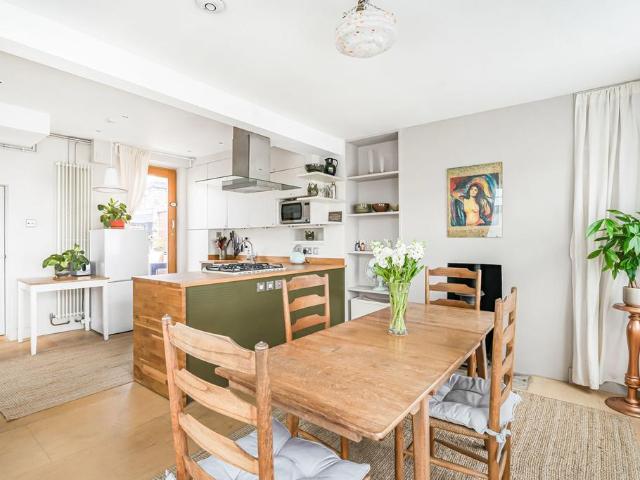 1 bedroom maisonette for sale