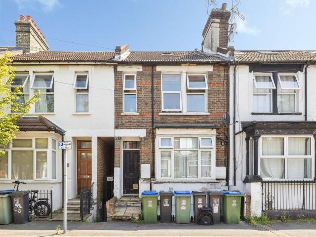 1 bedroom maisonette for sale