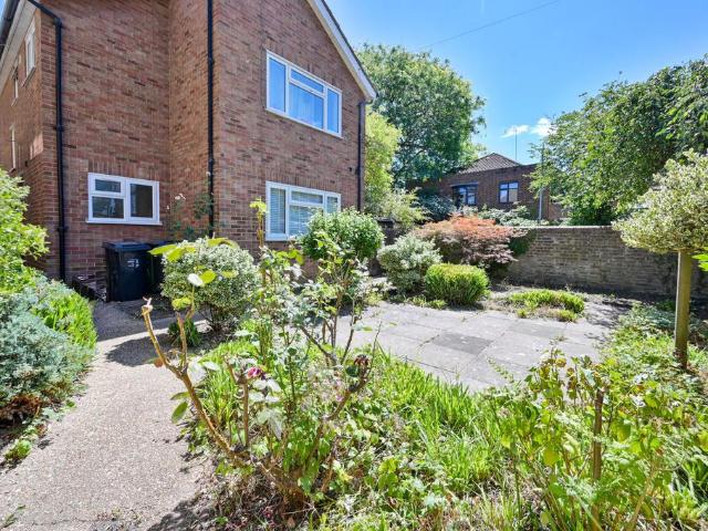 1 bedroom maisonette for sale