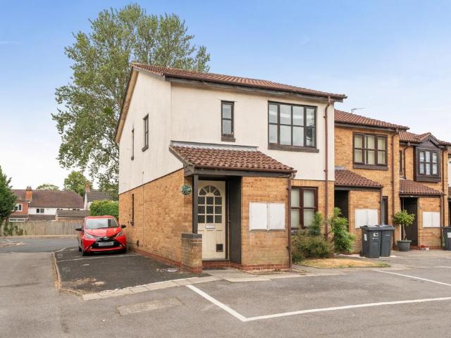 1 bedroom maisonette for sale