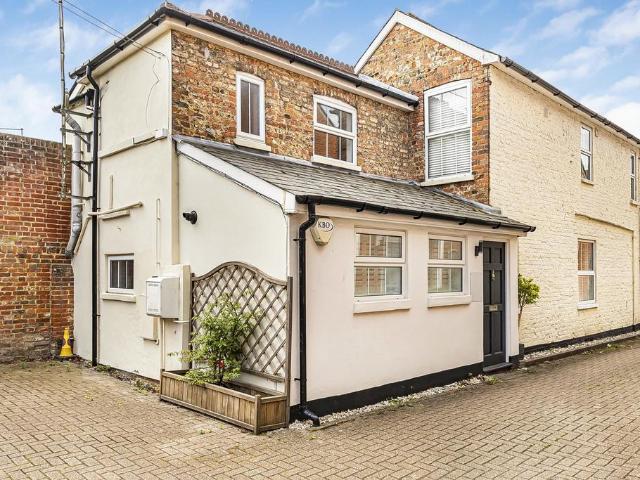 1 bedroom maisonette for sale