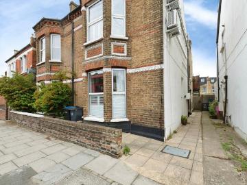 1 bedroom maisonette for sale