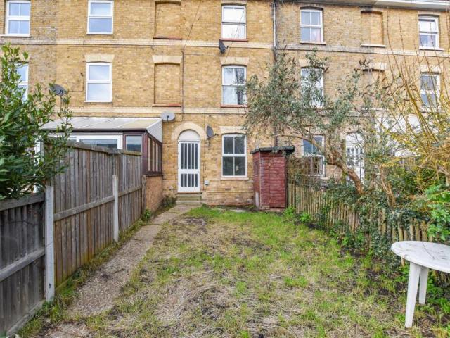 1 bedroom maisonette for sale