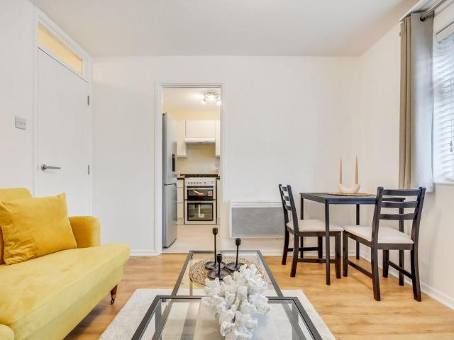 1 bedroom maisonette for sale