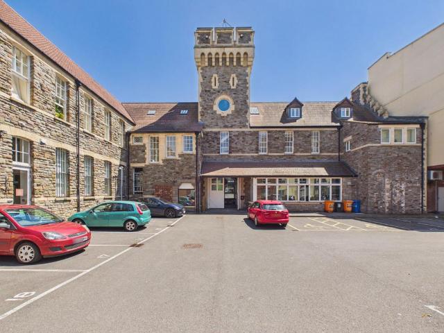 1 bedroom maisonette for sale