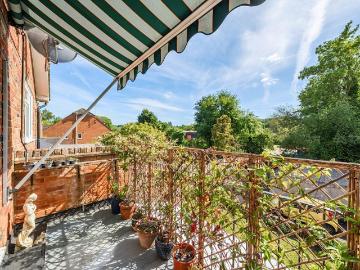 1 bedroom maisonette for sale