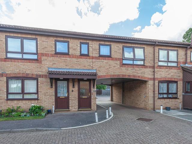 1 bedroom maisonette for sale