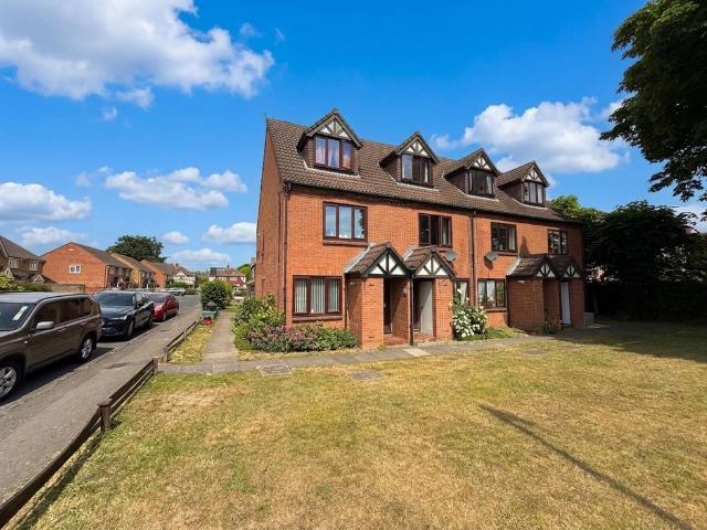 1 bedroom maisonette for sale