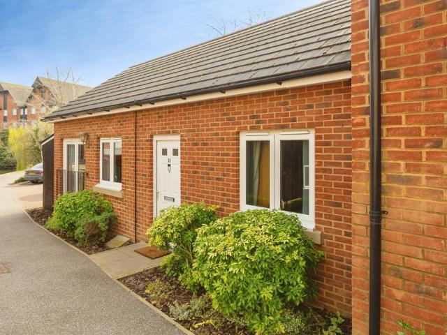 1 bedroom maisonette for sale