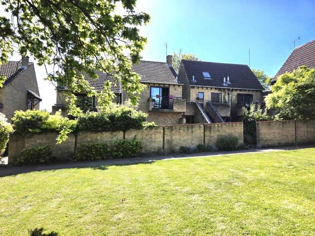 1 bedroom maisonette for sale
