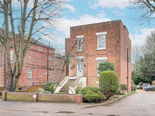 1 bedroom maisonette for sale