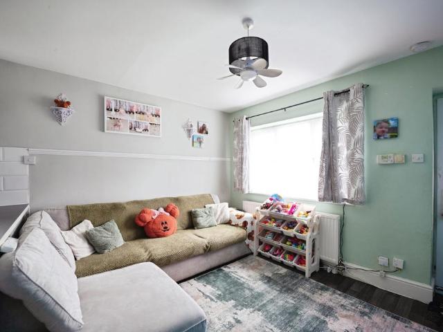 1 bedroom maisonette for sale