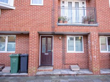 1 bedroom maisonette for sale