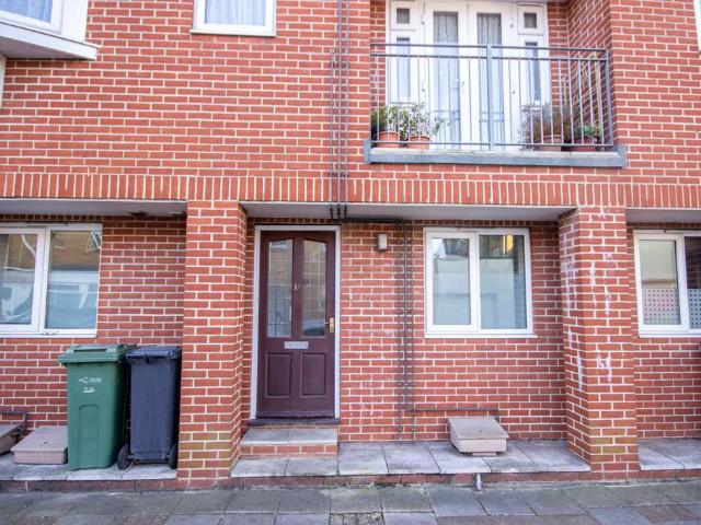 1 bedroom maisonette for sale