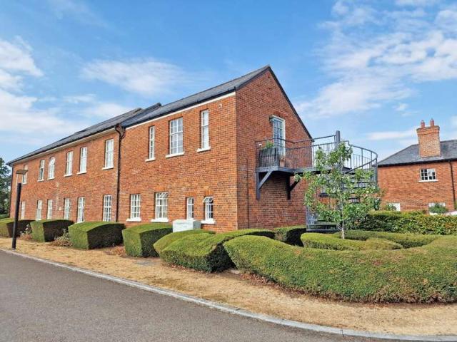 1 Bedroom Maisonette Flat