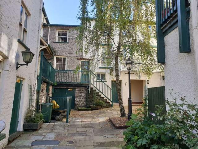 1 Bedroom Maisonette Flat
