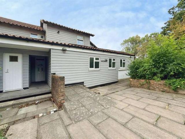 1 Bedroom Maisonette Flat