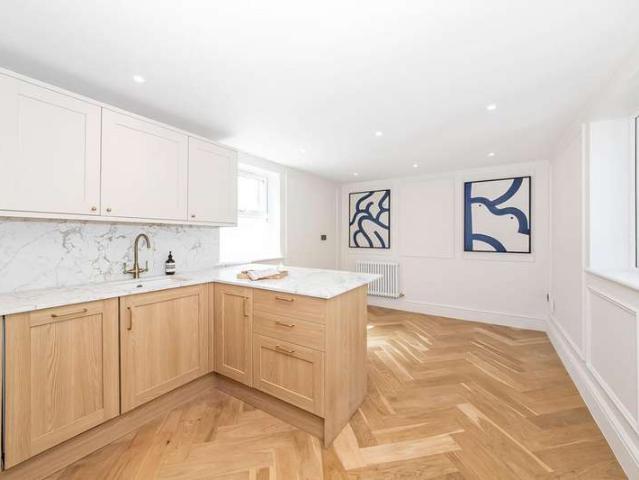1 Bedroom Maisonette Flat