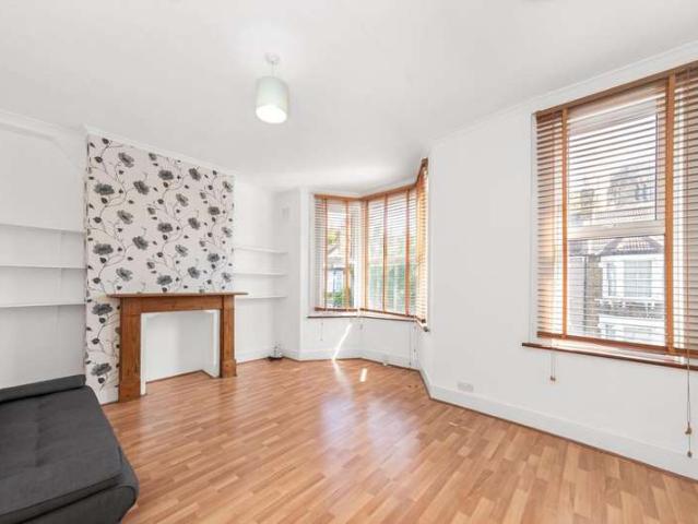 1 Bedroom Maisonette Flat