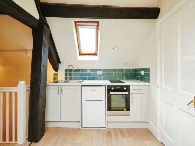 1 Bedroom Maisonette Flat