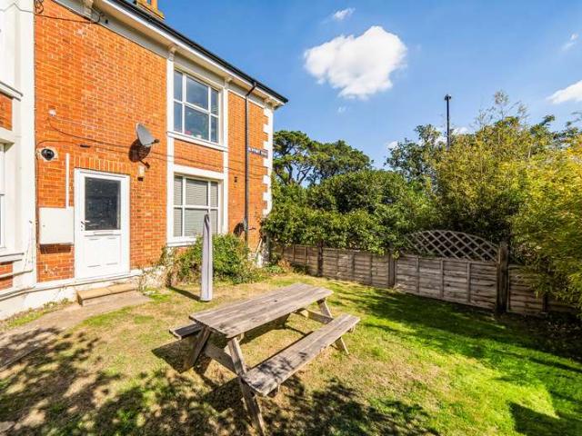 1 Bedroom Maisonette Flat