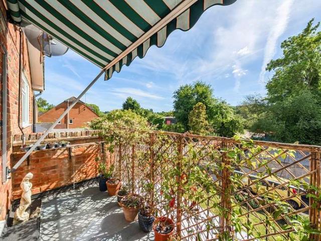 1 Bedroom Maisonette Flat