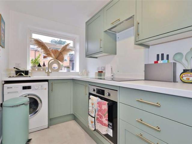 1 Bedroom Maisonette Flat