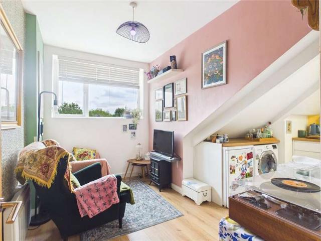 1 Bedroom Maisonette Flat