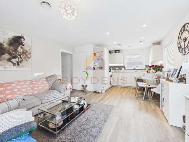 1 Bedroom Maisonette Flat