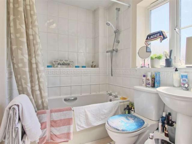1 Bedroom Maisonette Flat