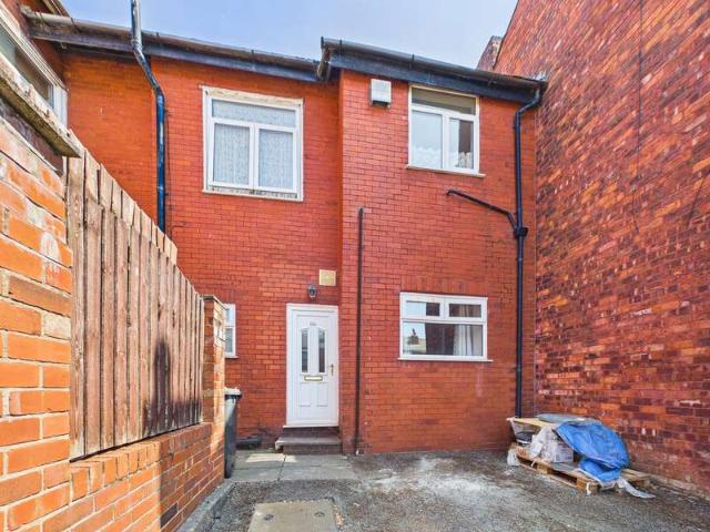 1 Bedroom Maisonette Flat