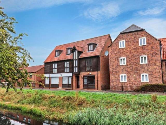 1 Bedroom Maisonette Flat