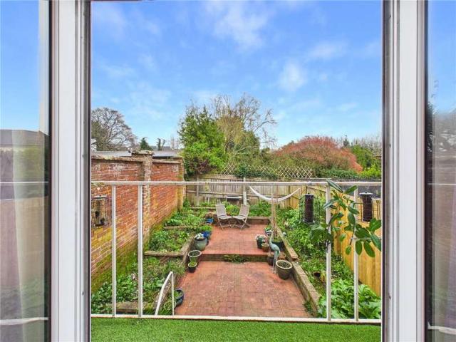 1 Bedroom Maisonette Flat