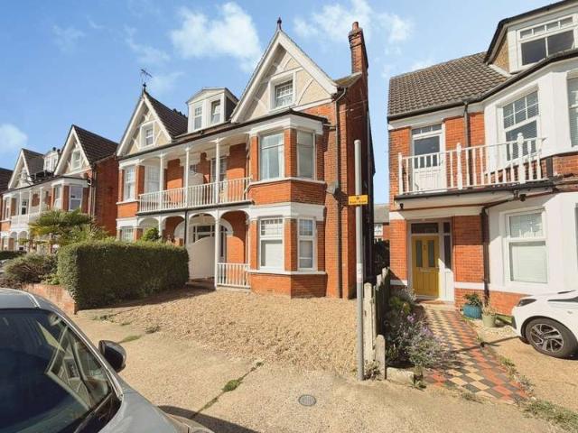 1 Bedroom Maisonette Flat