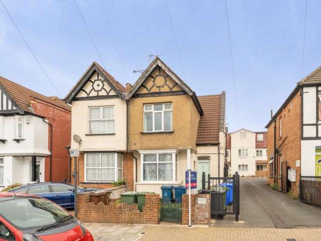 1 Bedroom Maisonette Flat