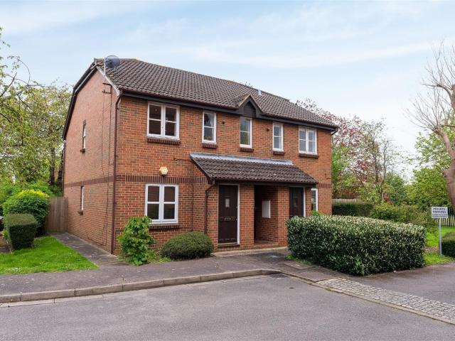 1 bedroom maisonette in Knowles Close, Yiewsley, Middlesex, UB7