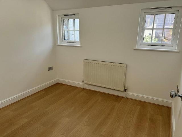 1 bedroom mews to rent