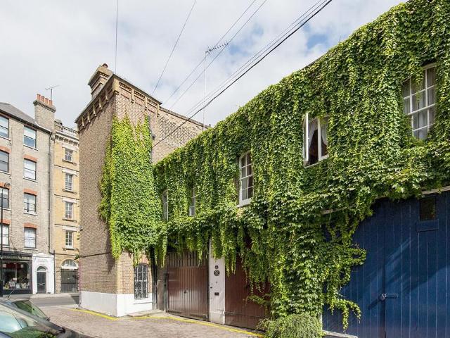 1 bedroom mews to rent