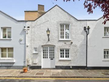 1 bedroom mews to rent