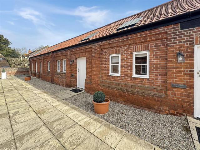 1 bedroom mews to rent